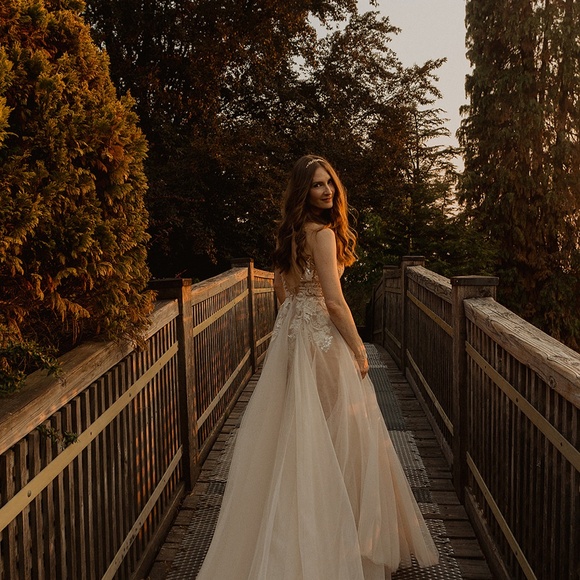 Berta Muse Ivone Wedding Gown - Picture 4 of 12